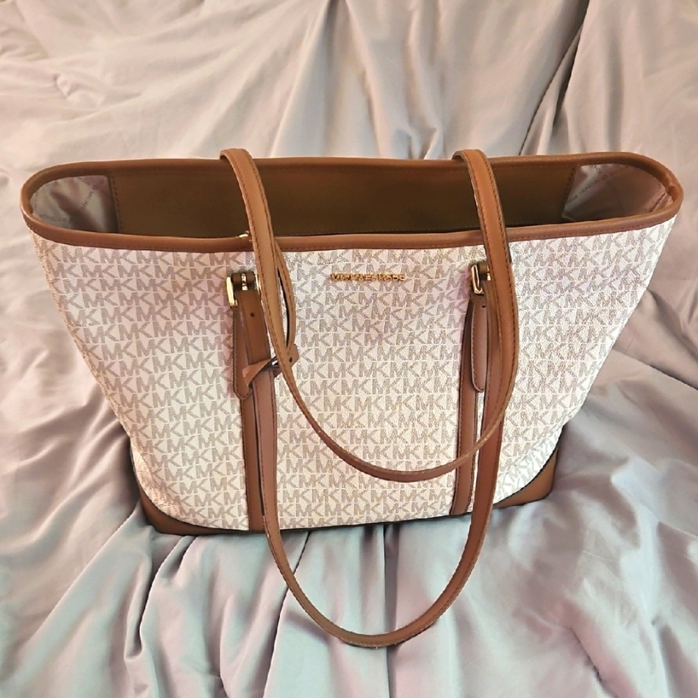Authentic Michael Kors Jet Set White Tote Dimension 16.75"W X 10.75" H X 6.5"D